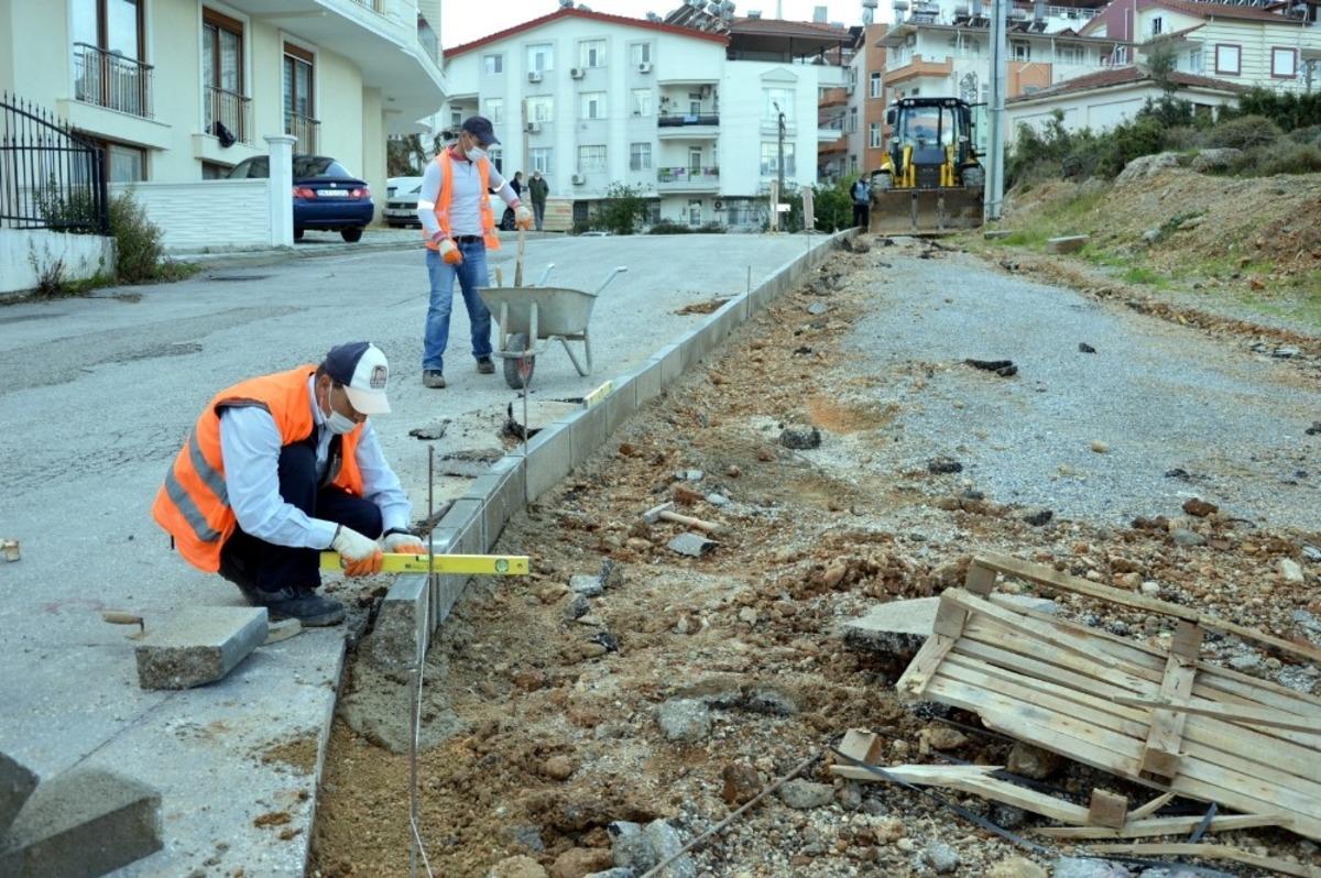 Manavgat Belediyesi&rsquo;nden Mimar Sinan ve Sarılar&rsquo;da kaldırım &ccedil;alışması