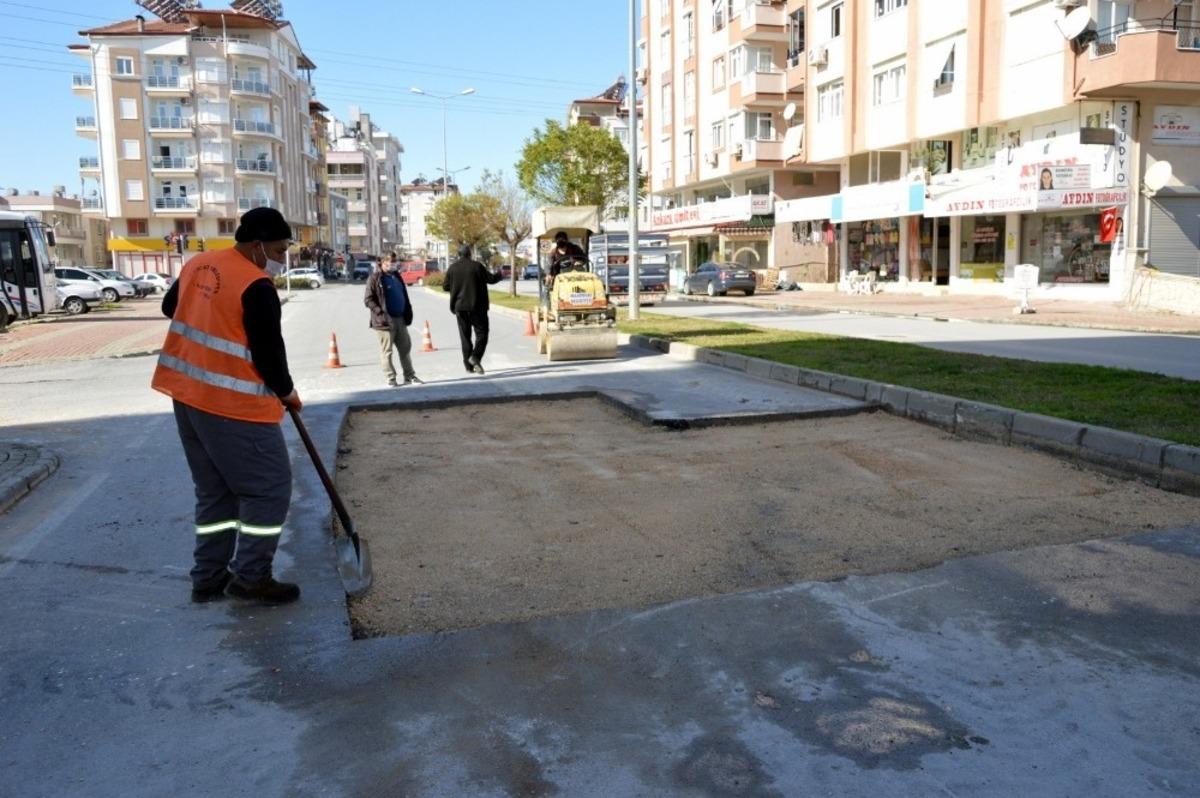 Manavgat&rsquo;ta fırtına sonrası bozulan yollar onarılıyor