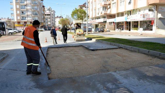 Manavgat’ta fırtına sonrası bozulan yollar onarılıyor