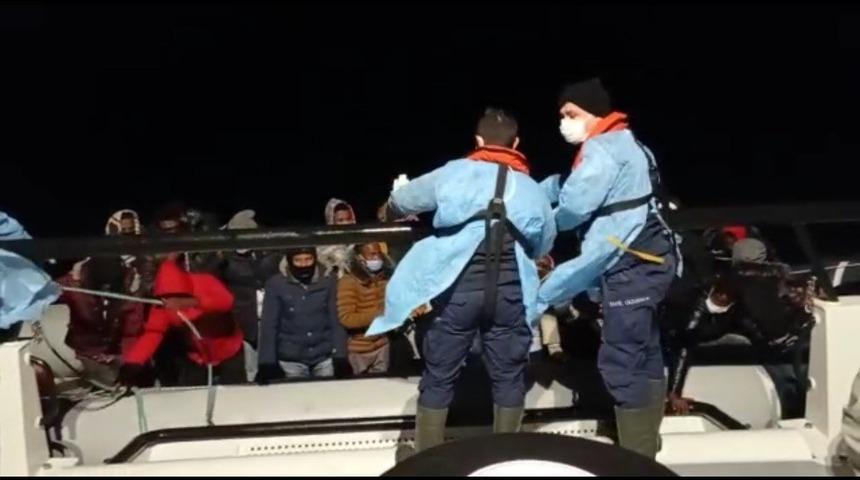Ayvalık&rsquo;ta 26 m&uuml;lteci kurtarıldı