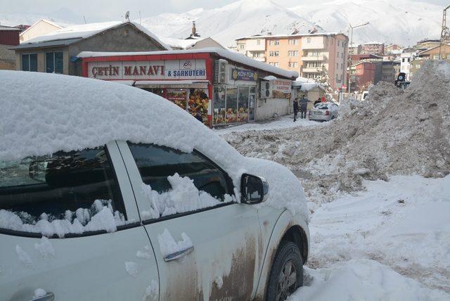 Kar çalışmasına düzensiz araç parkı engeli