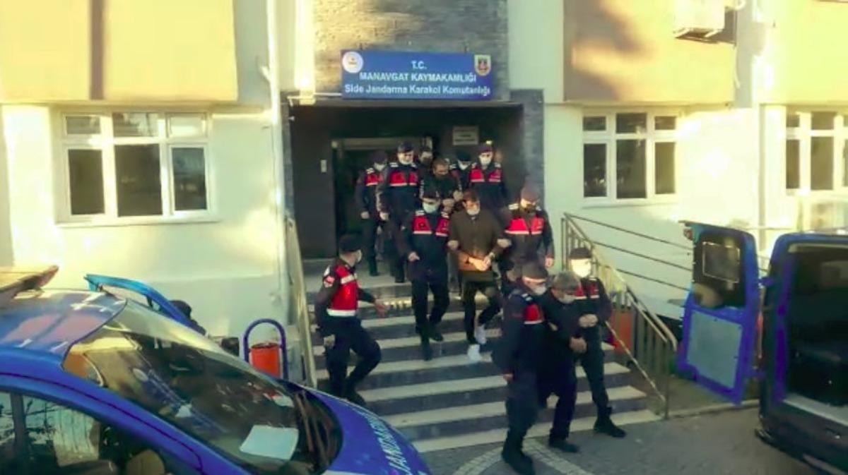 İş ve bol para vaadiyle kandırdıkları kadınları fuhuşa s&uuml;r&uuml;kleyen &ccedil;ete &ccedil;&ouml;kertildi