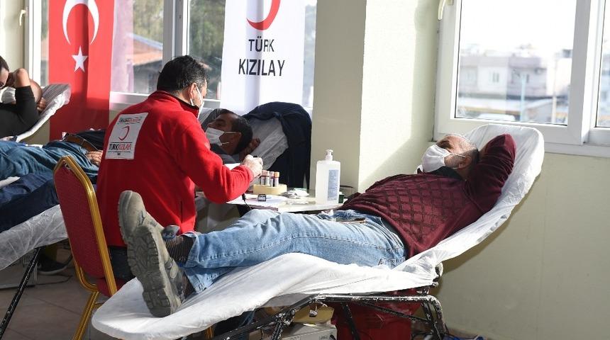 Tarsus Belediyesi &ccedil;alışanları ve vatandaşlardan kan bağışı