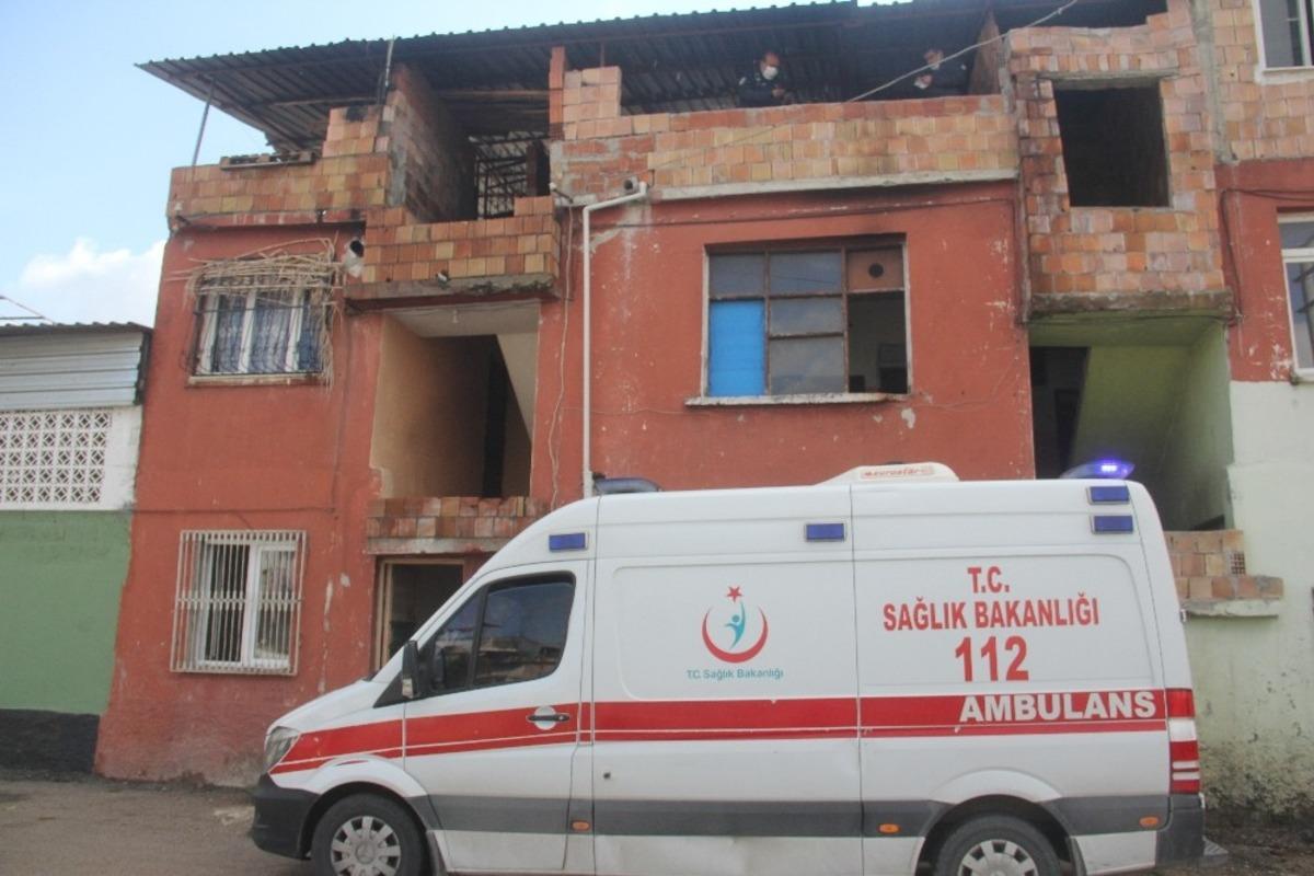 &Ouml;ld&uuml;ğ&uuml; fark edilmeyen yaşlı adamın cesedi kurtlanmış halde bulundu