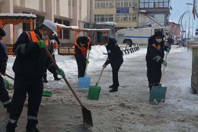 Belediye buz timi görev başında