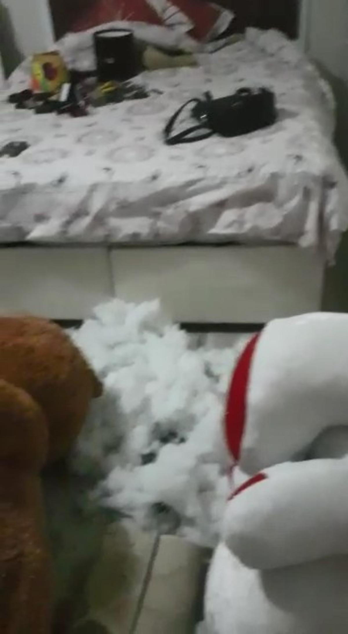 Girdiği evi savaş alanına &ccedil;evirdi, 150 bin lira ve ziynet eşyası &ccedil;aldı