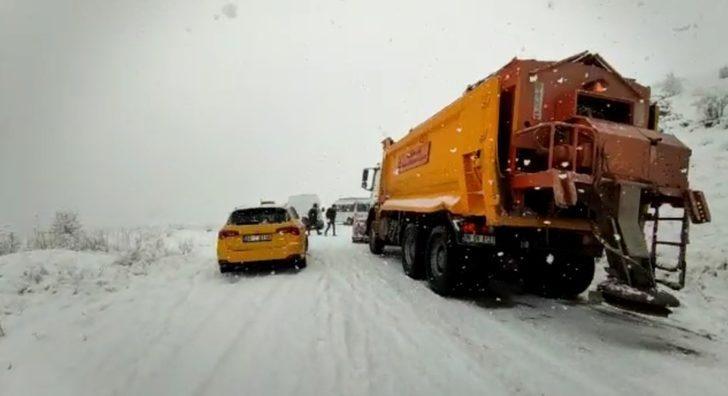 Kar ve tipinin etkili olduğu Erzincan’da araçlar yollarda mahsur kaldı G2