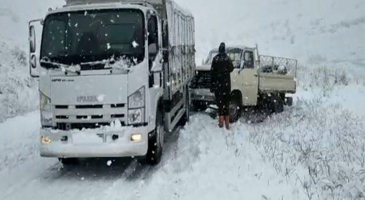 Kar ve tipinin etkili olduğu Erzincan’da araçlar yollarda mahsur kaldı G3