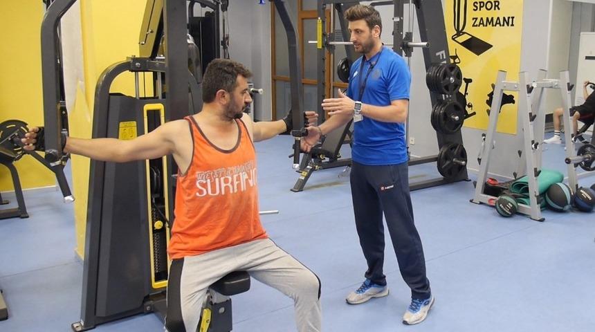 Başiskele&rsquo;de spor salonları yeniden hizmete a&ccedil;ılıyor