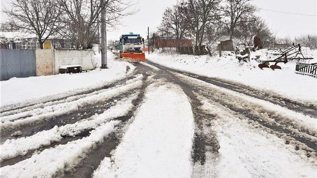 İki günlük kar mesaisi ile Süleymanpaşa yolları açık kaldı