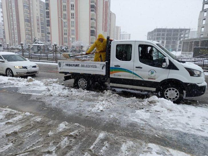 Yeşilyurt’ta kar temizleme çalışmaları sürüyor G2