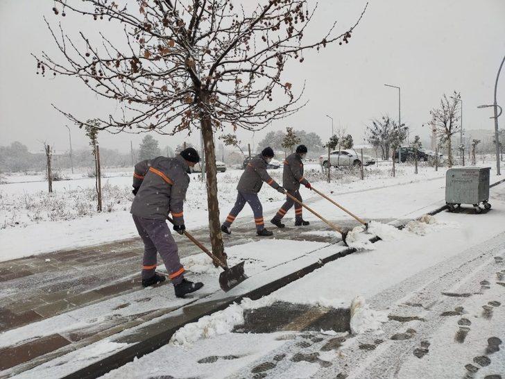 Yeşilyurt’ta kar temizleme çalışmaları sürüyor G4