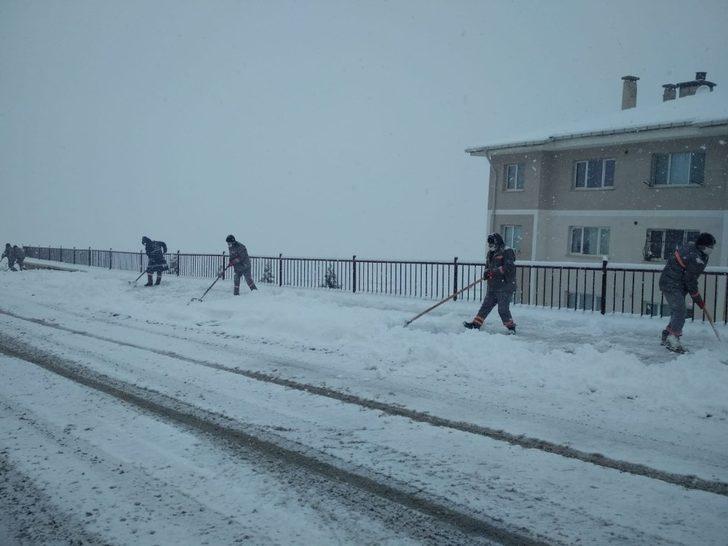 Yeşilyurt’ta kar temizleme çalışmaları sürüyor G5