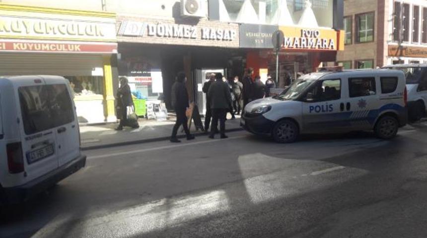 Kuyumcudaki ağabey-kardeş kavgası, soygun girişimi sanılınca polis alarma geçti