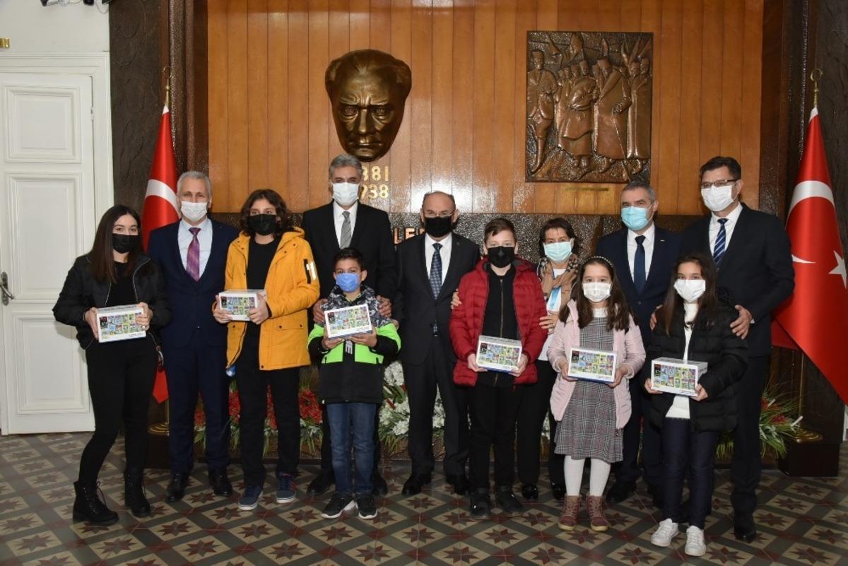 Elginkan Vakfı&rsquo;ndan &ouml;ğrencilere kitap seti