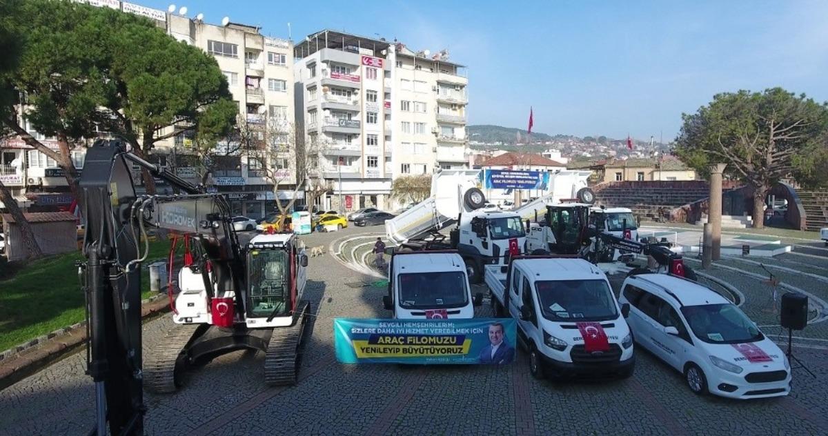 Bergama Belediyesi ara&ccedil; filosuna 14 yeni ara&ccedil; kattı