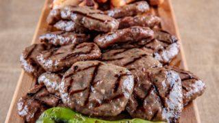 Usta şefin elinden: Kaşarlı köfte tarifi! Köftem güzel olmuyor diyenler mutlaka denemeli