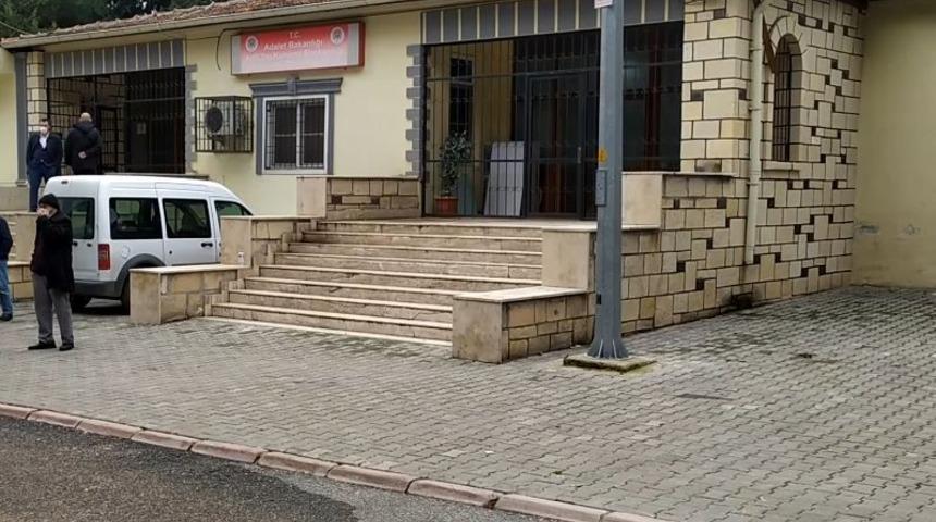 Balkondan d&uuml;şen galerici hayatını kaybetti