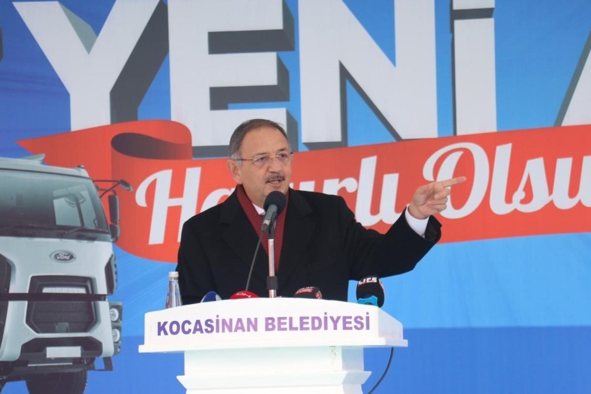 AK Parti Genel Başkan Yardımcısı Mehmet &Ouml;zhaseki, "400-500 d&uuml;kkan yıktık"