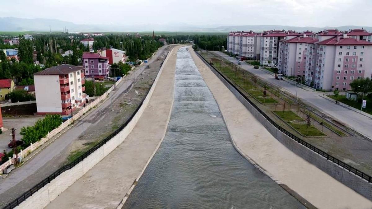 Ağrı İl merkezi Taşlı&ccedil;ay Deresi ıslah &ccedil;alışmaları tamamlandı