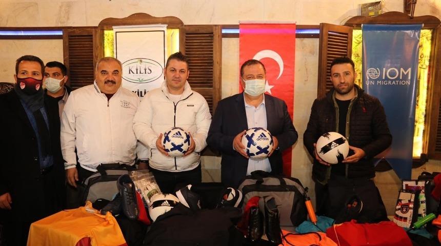 18 Amat&ouml;r Spor Kul&uuml;b&uuml;ne malzeme yardımı