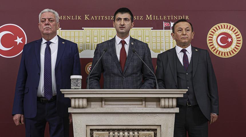 Mehmet Ali Çelebi, Hüseyin Avni Aksoy ve Özcan Özel CHP'den istifa etti
