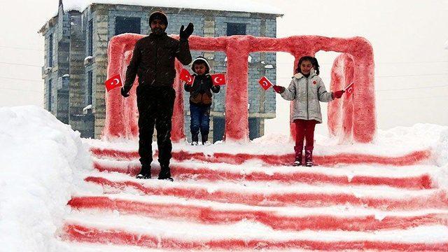Kızı için kardan Anıtkabir yaptı! Mansur Yavaş'tan davet geldi