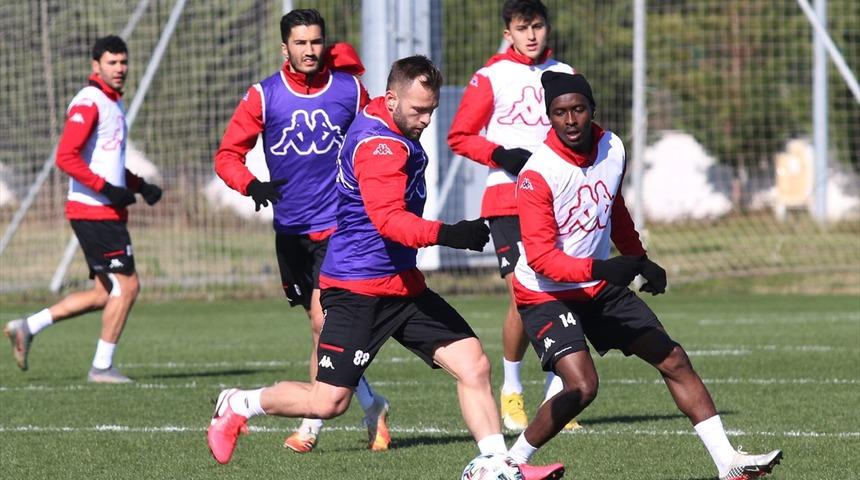 Antalyaspor'da Gen&ccedil;lerbirliği ma&ccedil;ı hazırlıkları