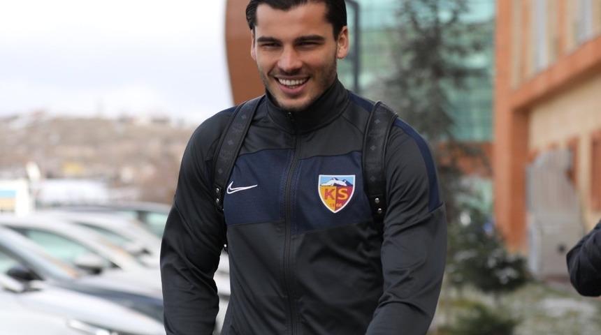 Kayserispor 23 futbolcuyla İstanbul’a gitti