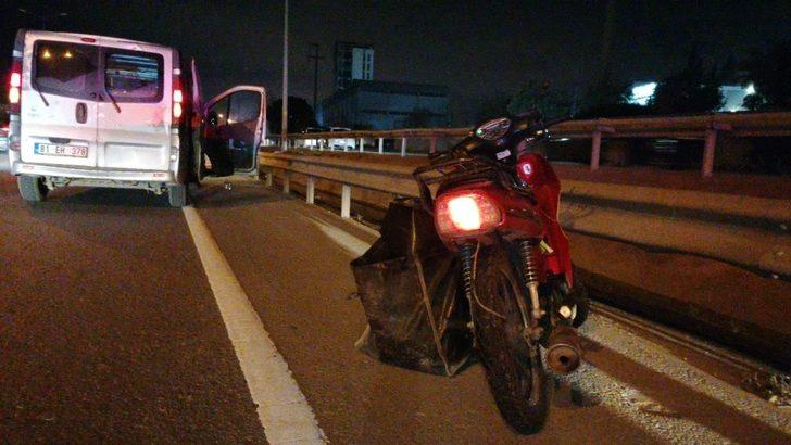D-100’de duran otomobile çarpan motosikletli yaralandı G4