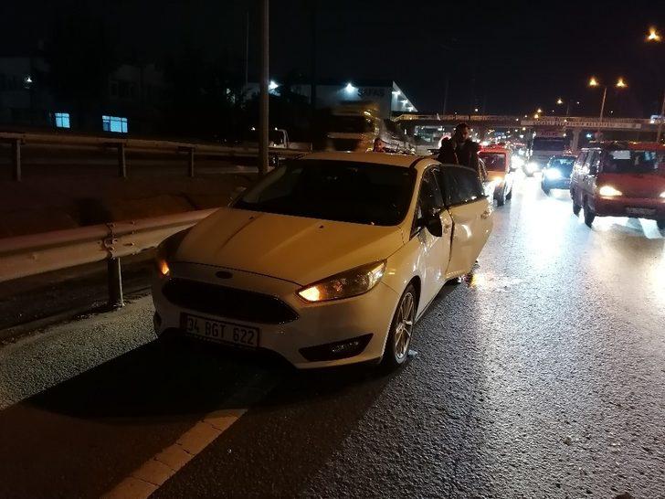 D-100’de duran otomobile çarpan motosikletli yaralandı G5