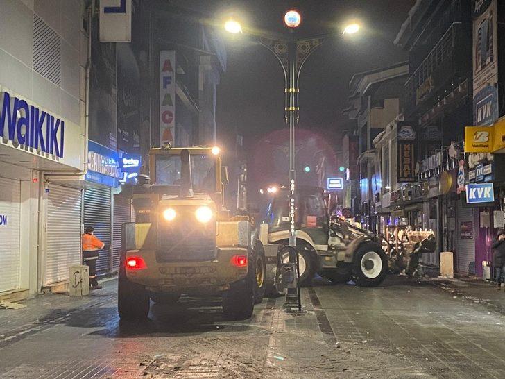 Ağrı Belediyesi kar temizleme çalışmalarına aralıksız devam ediyor G4