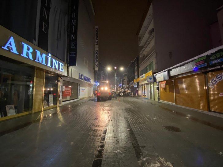 Ağrı Belediyesi kar temizleme çalışmalarına aralıksız devam ediyor G5