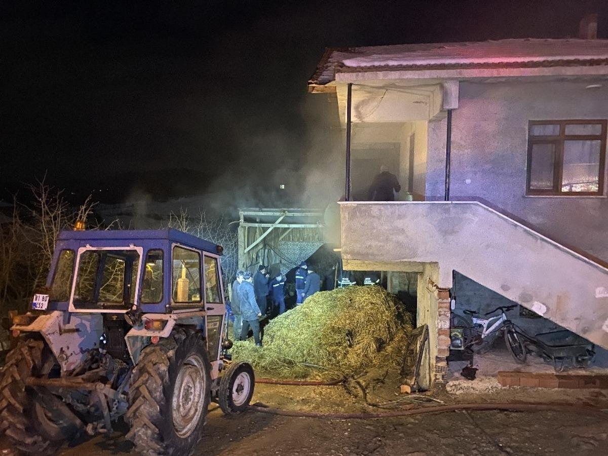 Yangını s&ouml;nd&uuml;rmeye &ccedil;alışanlar dumandan etkilendi