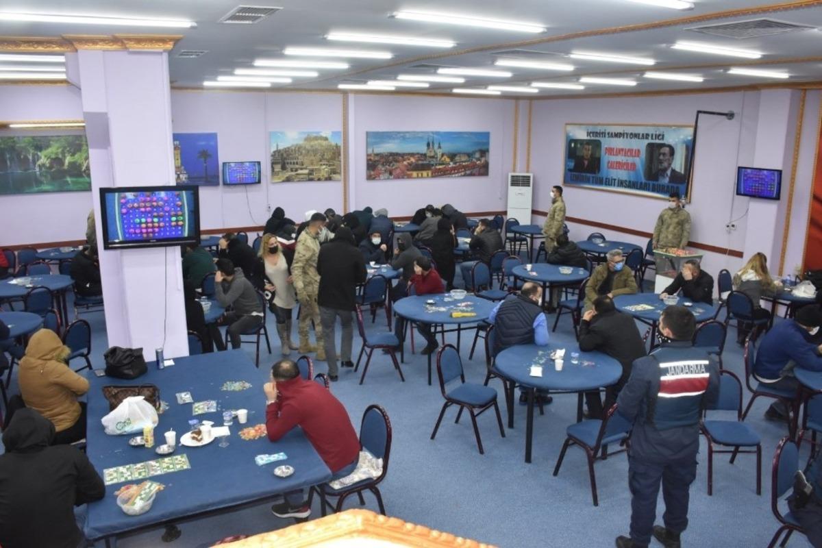 İzmir&rsquo;de jandarmadan dev kumar operasyonu