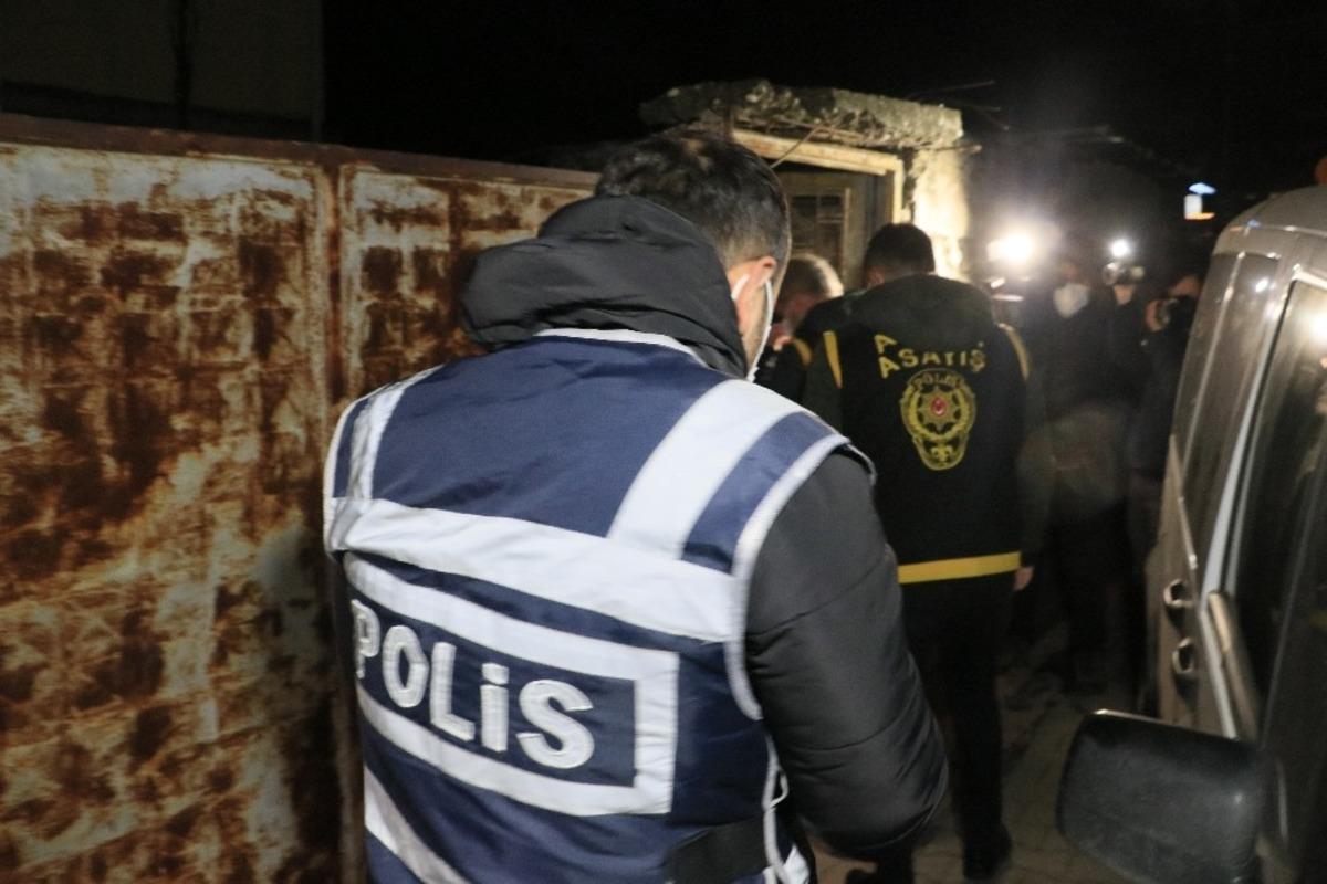 Adana&rsquo;da aranan şahıslara operasyon