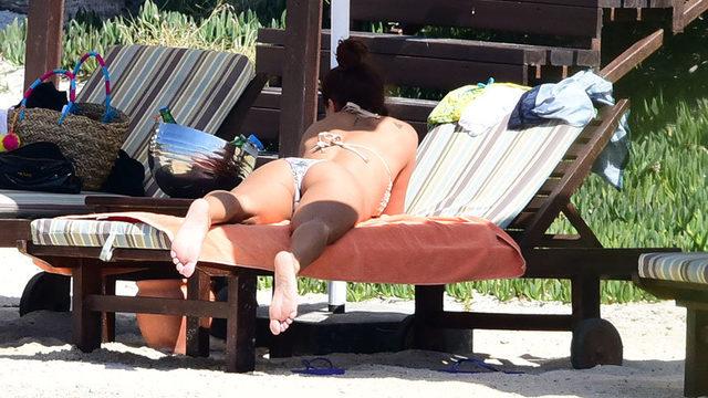 Ebru Şallı'nın cep telefonu elinden düşmedi