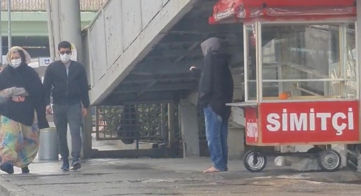 (&Ouml;zel)Dilenci &ccedil;ocukların &ccedil;ıplak ayak oyunu kamerada