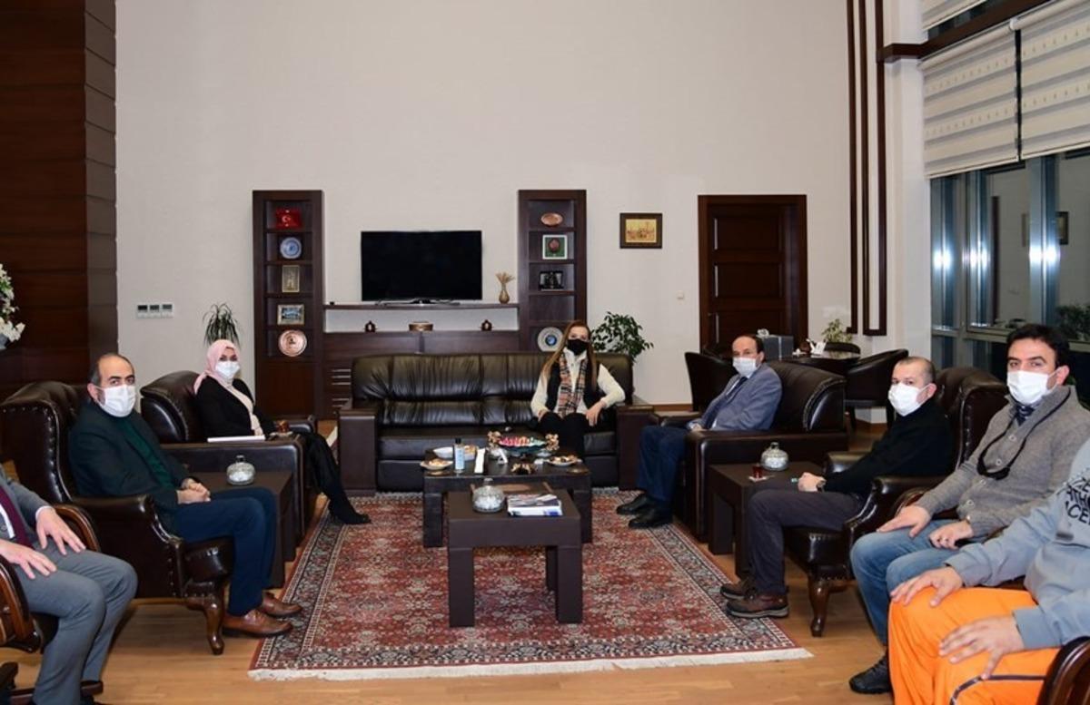 Dokuz Eyl&uuml;l &Uuml;niversitesi Rekt&ouml;r&uuml; Prof. Dr. Hotar&rsquo;dan ET&Uuml; Rekt&ouml;r&uuml; Prof. Dr. B&uuml;lent &Ccedil;akmak&rsquo;a ziyaret