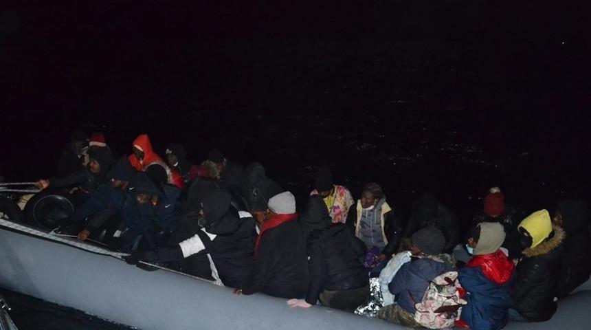 Yunanların T&uuml;rk kara sularına ittiği 48 sığınmacı kurtarıldı