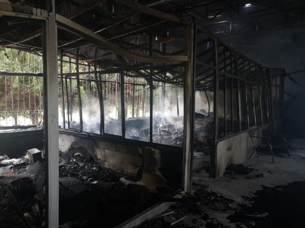 İl&ccedil;e başkanının kuruyemiş fabrikasında yangın paniği