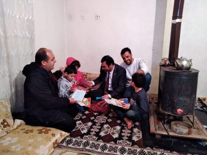 Batman’da şehit yakınlarına kırtasiye malzemesi yardımı G1