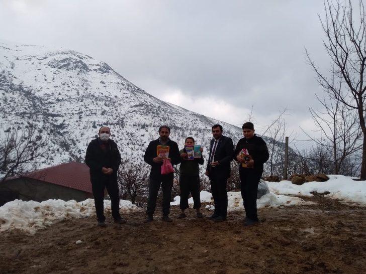 Batman’da şehit yakınlarına kırtasiye malzemesi yardımı G2