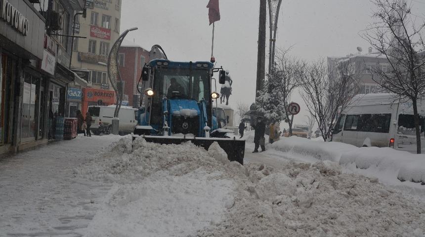 Hakkari Belediyesinden karla mücadele çalışması