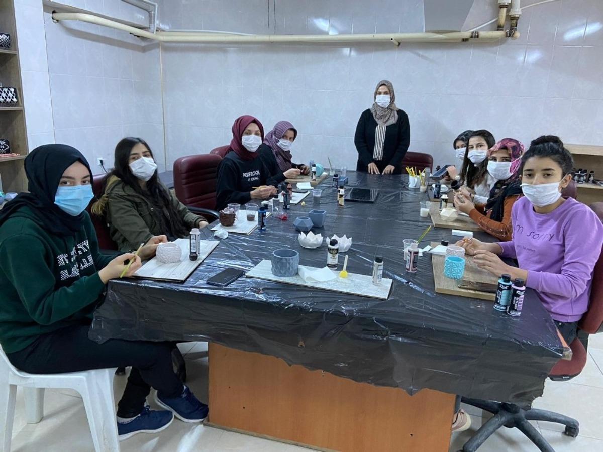 Aldıkları eğitimle &uuml;rettiklerini kooperatifleri sayesinde satışa sunuyorlar