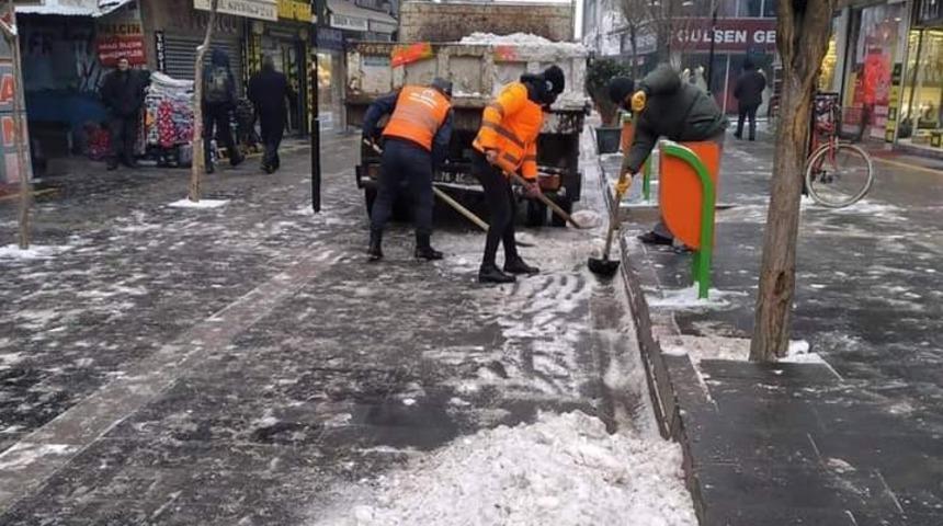 Iğdır&rsquo;a kar yağdı ekipler seferber oldu