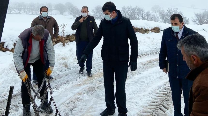 Kaymakam K&ouml;ksal kar temizleme &ccedil;alışmalarını inceledi