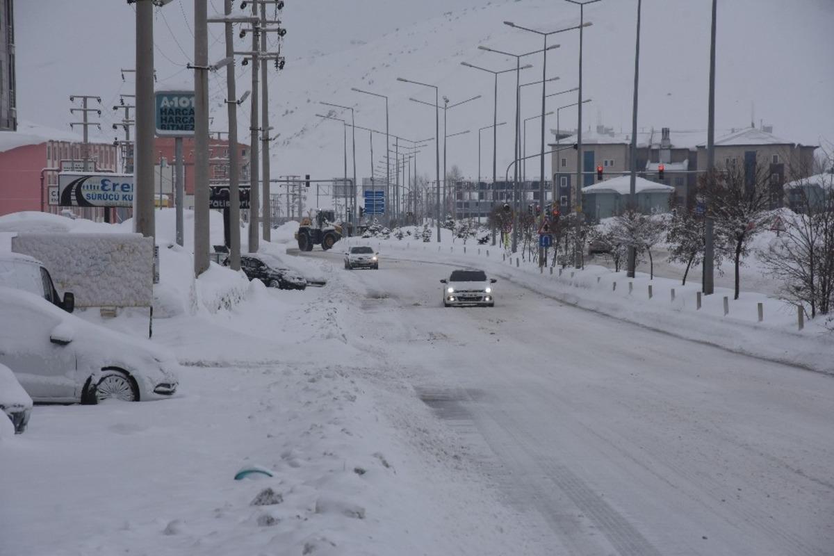 Bitlis&rsquo;te 130 k&ouml;y yolu ulaşıma kapandı