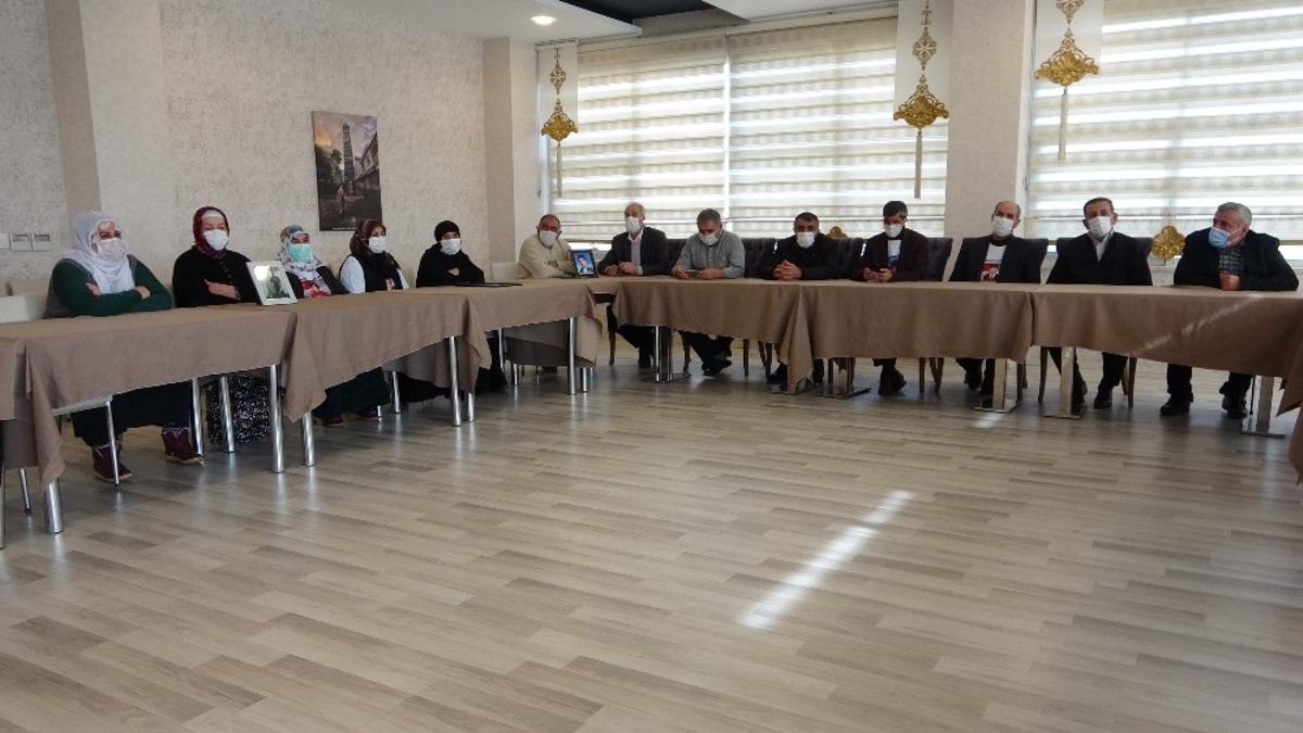 Evlat n&ouml;beti kısıtlamaya rağmen devam ediyor
