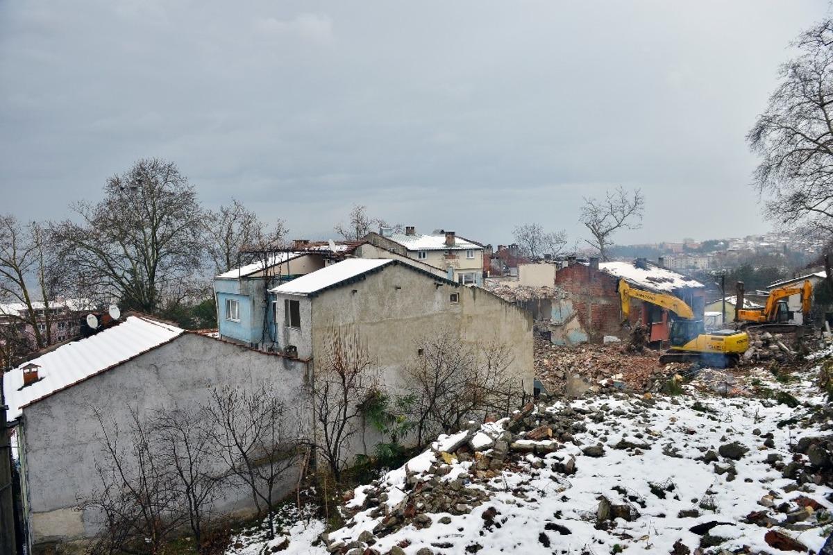 Mollaarap&rsquo;ta d&uuml;ğ&uuml;m &ccedil;&ouml;z&uuml;l&uuml;yor